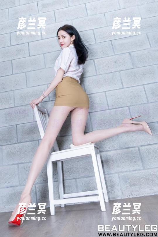 Beautyleg - 我在图库里翻了Peggy的自拍，指尖上却总是停不下来