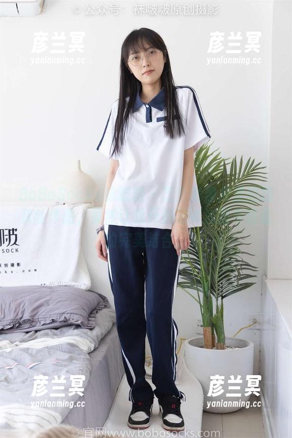 BoBoSocks袜啵啵-芝士 BoBoSocks袜啵啵 - 芝士影像库里的短灰丝作品,竟然让我开始思考加固与轻盈的完美结合。