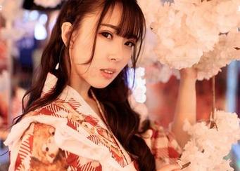 Feilin嗲囡囡 – 吊带里的Celina青妍，组合成美图的放大镜，想多看几遍。