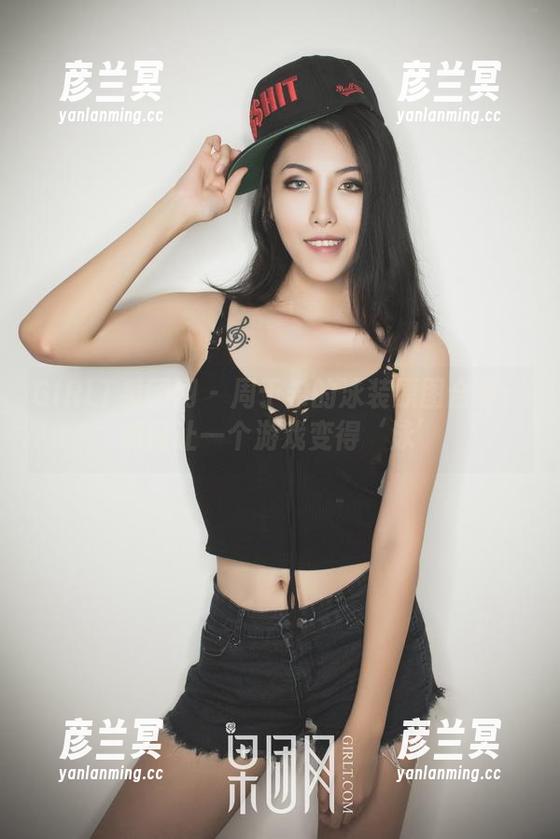 GIRLT果团网 - 周于希的泳装原图合集：如何让一个游戏变得‘泳’