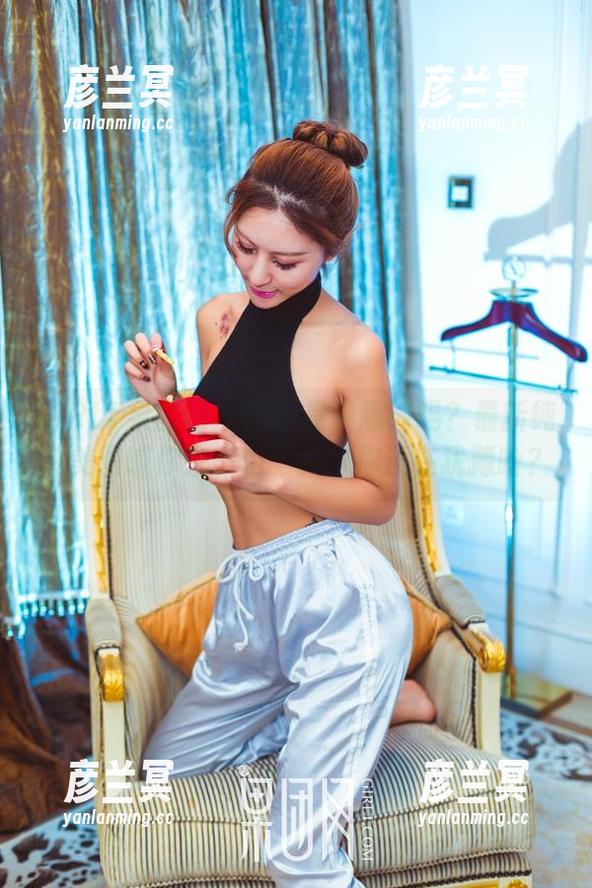 GIRLT果团网-尹意纯 GIRLT果团网 - 这不是尹意纯吗?最新纯白美图喊你来“白”头!你还在犹豫啥?