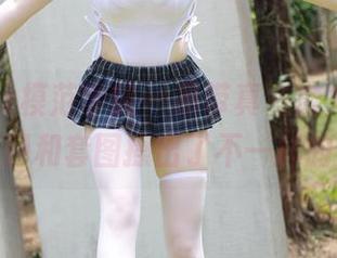 MFStar模范学院 – 吊带真有魔力，徐媛媛的原图和套图擦出了不一样的火花。
