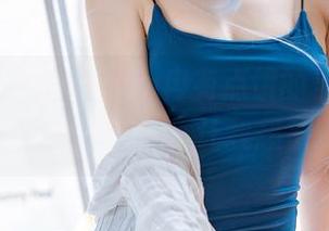 高清图册里，Quan冉有点饿的温柔总是藏得若隐若现，让我想象。