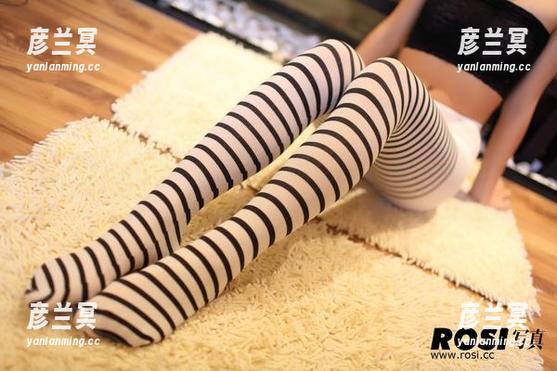 ROSI写真 ROSI双马尾作品集,分享简单的快乐,像是吃到了喜欢的零食。
