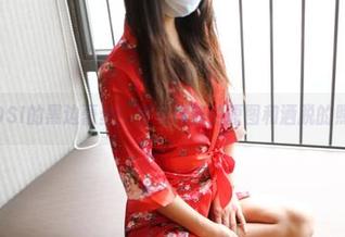 ROSI的黑边蕾丝：穿衣镜前的原图和洒脱的照片