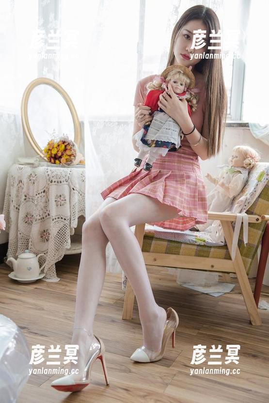 Sia不吃鱼 微密圈 - Sia不吃鱼的少女们:写真图包,撇开鱼,甜蜜依旧