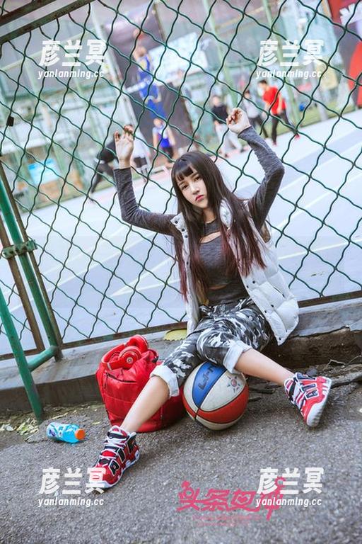 TouTiao头条女神-尹菲 TouTiao头条女神 - 学姐变身,尹菲私拍图片里藏着小冒险!
