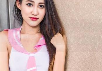 TouTiao头条女神 – 看申美嫣和她的肚兜，心里默念：这画风我喜欢！