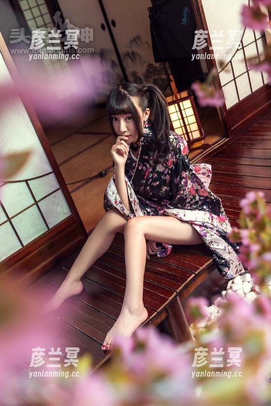 TouTiao头条女神-穆菲菲 TouTiao头条女神 - 穆菲菲的剧情套图,怎么看都像是一部无节操的连续剧。