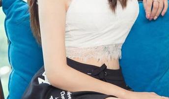 UGirls尤果网 – 这次的学姐杨晨晨图包更新，服装选择竟然如此微妙，值得一探究竟！