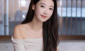 Xiuren秀人网 – UU阿文在天台：这定制作品，可不仅仅是为了好看！