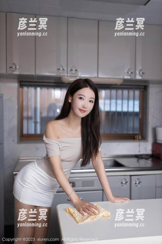 Xiuren秀人网 - UU阿文在天台：这定制作品，可不仅仅是为了好看！