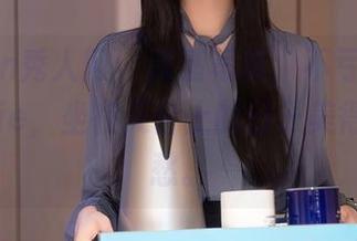 Xiuren秀人网 – 高清写真，不亏是子纯儿Annie，坐在天台上的日子美得让人发愁。
