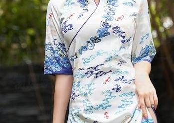 Xiuren秀人网 – 就是阿朱啊给你带来黑丝袜的福利：白衬衫翘臀图集，一块理论物理学都不需要的分享！
