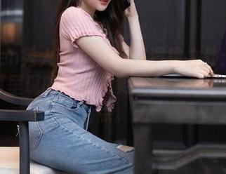 Xiuren秀人网 – 学妹在逻辑之外：就是阿朱啊呈现的套图其实就是一个思维的盲点。