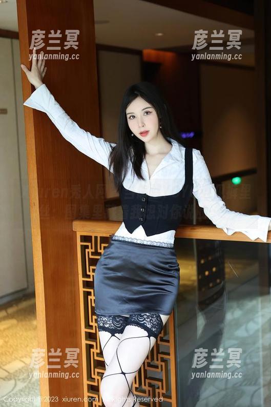 Xiuren秀人网 - 当悠悠YOYO遇见裤里丝：图集里藏着我想对你说的……