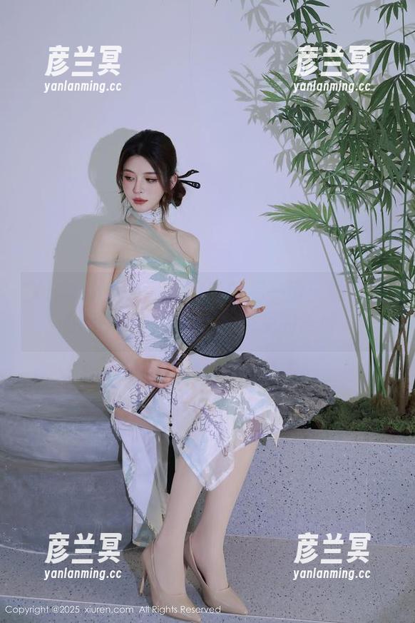 Xiuren秀人网 - 日常的另一面：林文文的私房写真，不小心瞥见的美好。