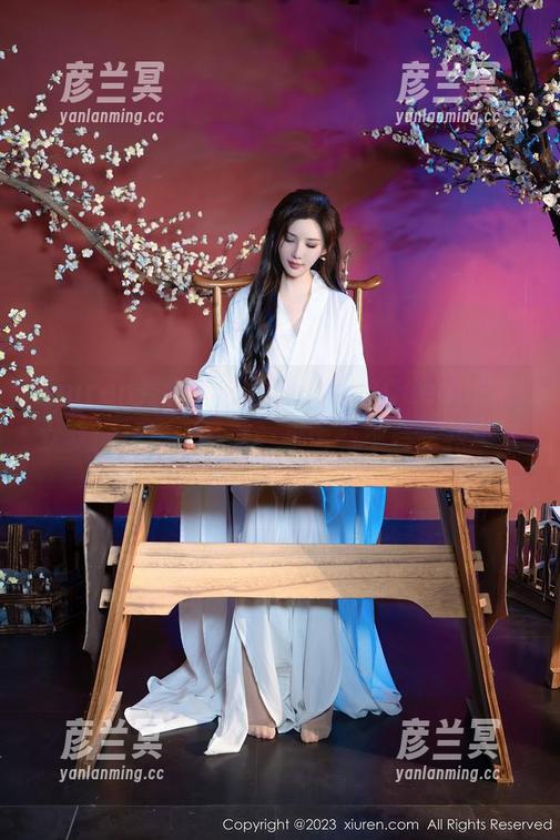 Xiuren秀人网 - 见证王婉悠Queen的少女梦：精选作品集，里面有很多花花草草