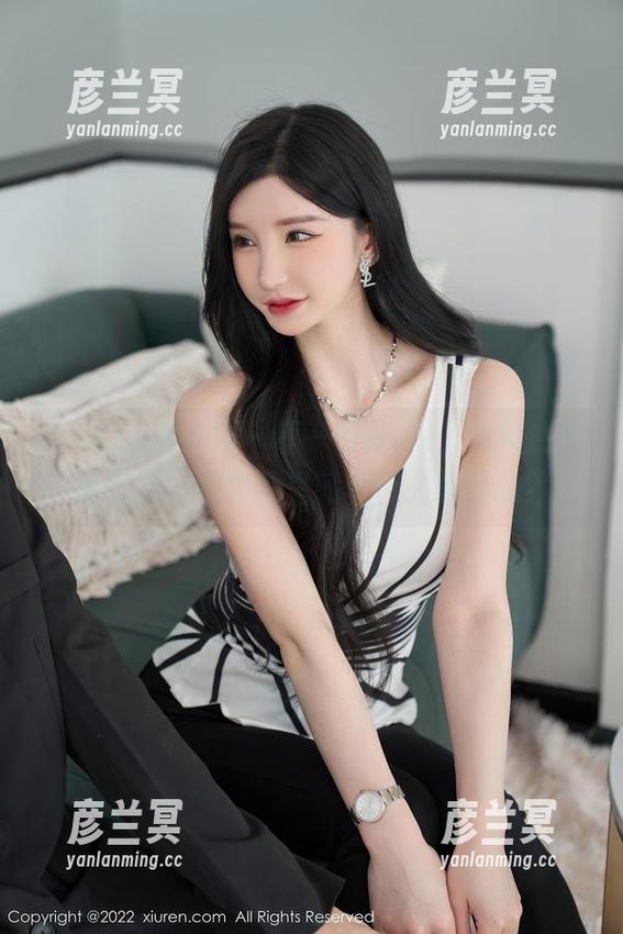 Xiuren秀人网 - 不一样的JK，萝莉悠悠酱的原图和照片里藏着什么故事呢？