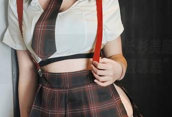 Xiuren秀人网 – 许嘉欣的长衫美腿：这套图是每个男生梦中的“制服诱惑”吗？