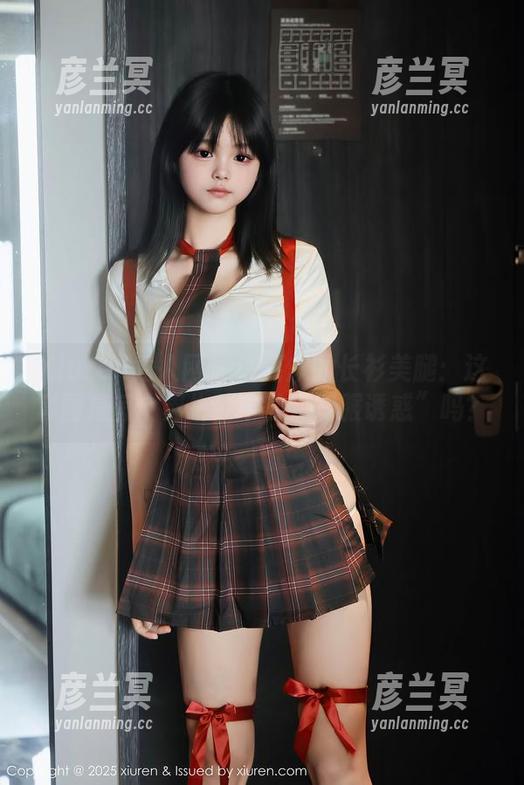 Xiuren秀人网-许嘉欣 Xiuren秀人网 - 许嘉欣的长衫美腿:这套图是每个男生梦中的“制服诱惑”吗?