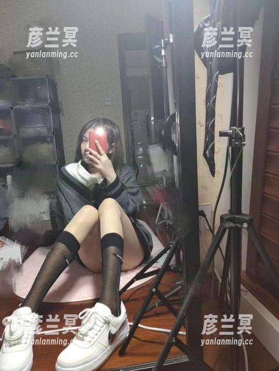 YuYu超甜丫 微密圈 - 你不知道的福利:YuYu超甜丫的定制系列图包,特供优化你的‘朋友圈’!