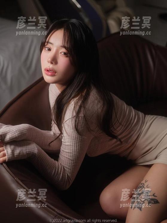 谁说秘书不能美，wuyo(우요)的资源颠覆你的想法！