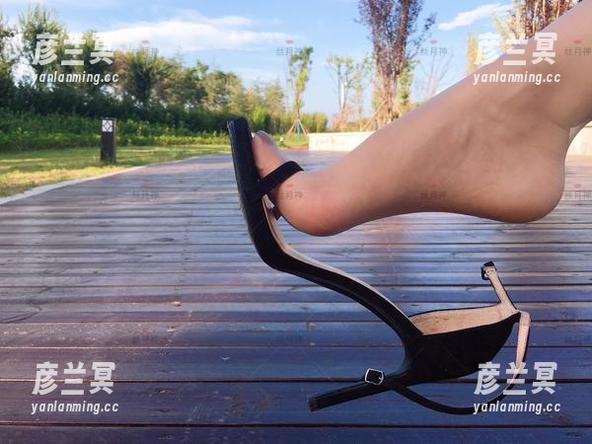 丝月神 微密圈 - 想不想体验丝月神带来的万圣节美图?图包里暗藏玄机!