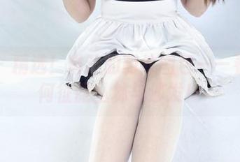 丽柜 – 精选！琳达的豹纹图包——看她如何征服丛林与沙发！