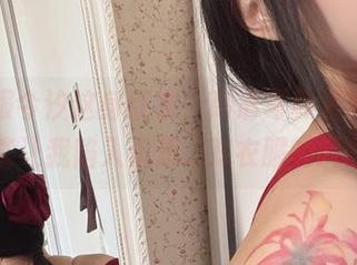 真心佩服今汐这身红衣，高清写真集的每一张都能让我陷入沉思…对衣服的沉思。