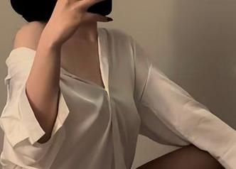 微密圈 – 保守的二舅妈与蕾丝：在图库中轻盈舞动的色彩