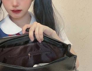 书包里装的不止书，来瞧倦倦喵的高清分享，有点意思哦