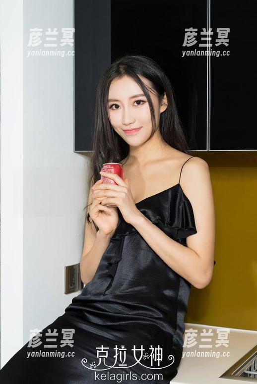 克拉女神 - 校服与佳莹，这组定制图片似乎藏着些什么。