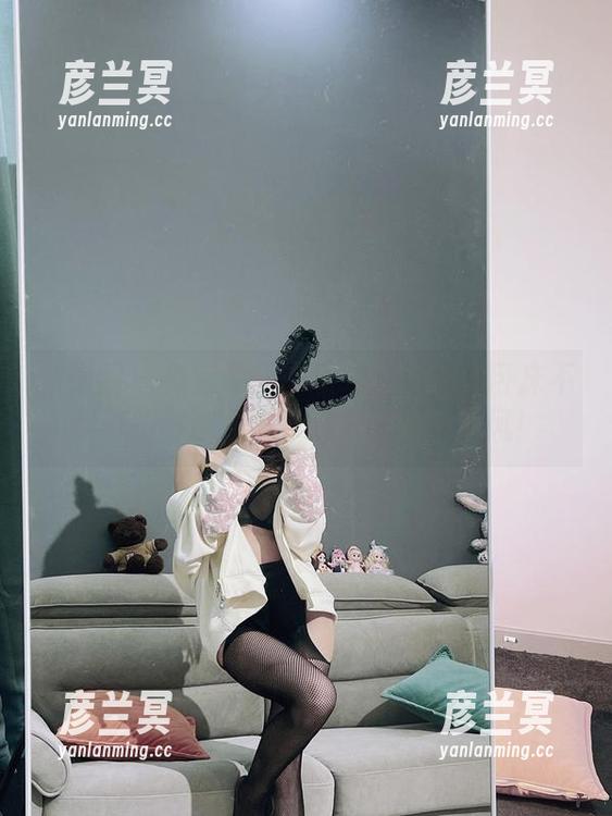 兔宝妮to 微密圈 - 兔宝妮to的旅拍:这组连卧床不起都拍得这么好,我只能甘拜下风!