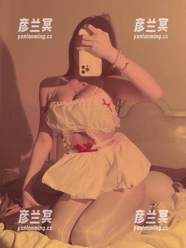 微密圈 - 兔宝妮to的格子女仆装，能不能再多些美图分享，给我一点满足感？