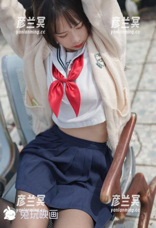 作品带你见证黑贞校服的魔力，兔玩映画新花样！