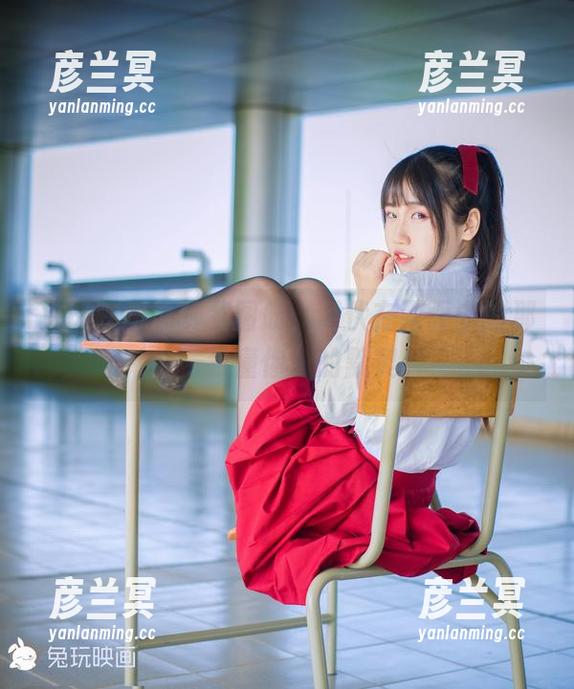 兔玩映画泳装凛图册，潜伏在画面中的那份“我懂你”的默契。