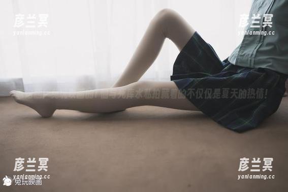 兔玩映画 瞧这腿!兔玩映画的T恤与死库水私拍藏着的不仅仅是夏天的热情!