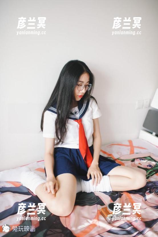 兔玩映画：定制版学妹，制服那么甜，适合做成糖果包装！