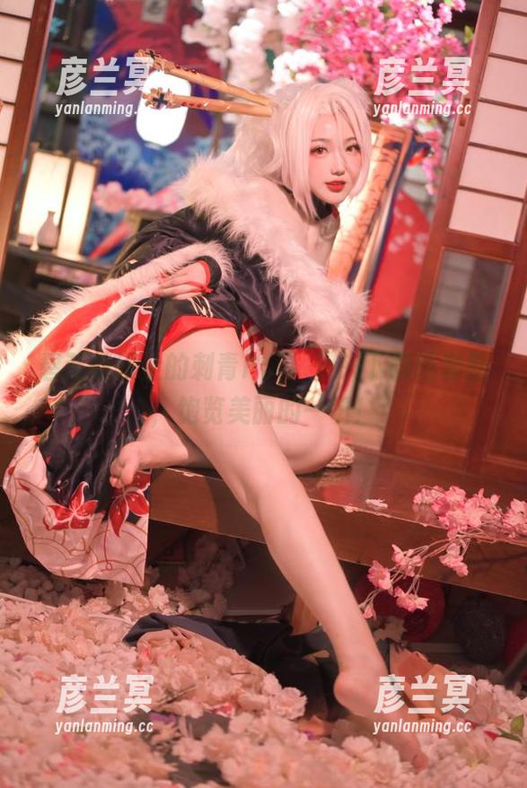 碧蓝航线上的刺青Poi，快来下载这套图，饱览美丽的一切！