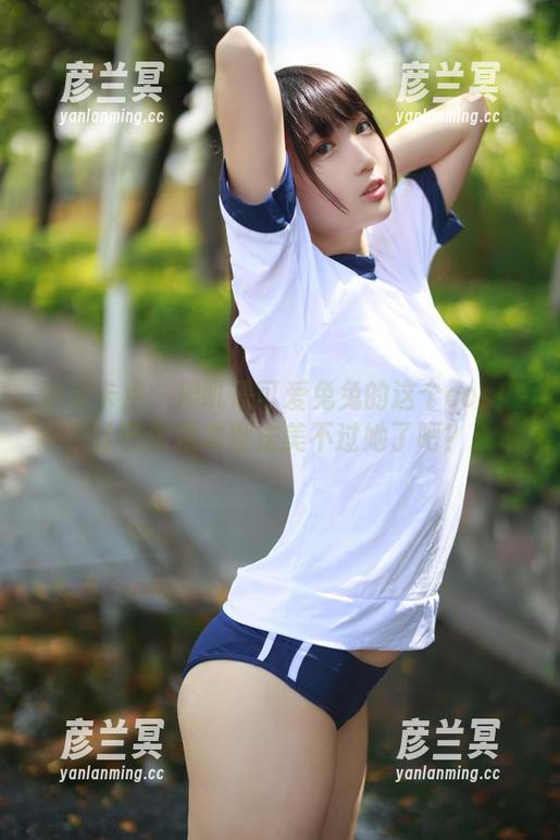游泳卡点：周叽是可爱兔兔的这个cos！让巴尔根本没法美不过她了吧？