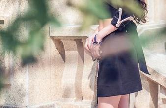 头条女神 – 尹菲的美图，裸足没啥好怕的，轻松又惬意！