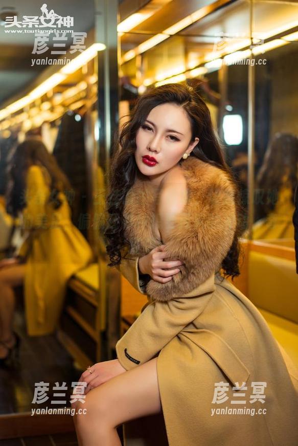 头条女神 - 王佳凝的写真集，让我惊叹她的美足，偏偏还有种想要深究的冲动，奇怪吧？