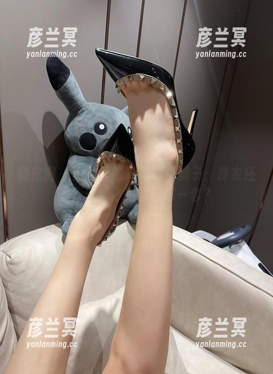 奔跑的晶骡子 微密圈 - 照片里的奔跑的晶骡子:皮衣还是蕾丝,你更中意哪一套?