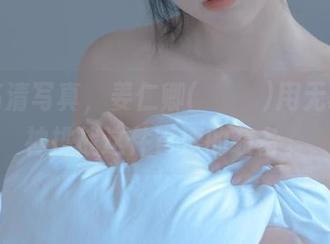 校服高清写真，姜仁卿(강인경)用无辜的眼神挑战这件青涩的装备。