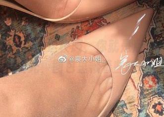 微密圈 – 穿上这校服，你就是宸大小姐！无圣光，图包里藏着些啥呢？