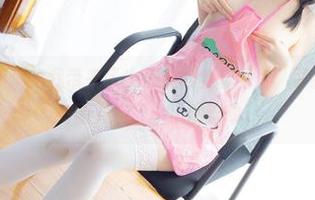 少女秩序 – 小满给我带来了牛仔裤的全套图片，可我根本没准备好面对自己小小的波动。