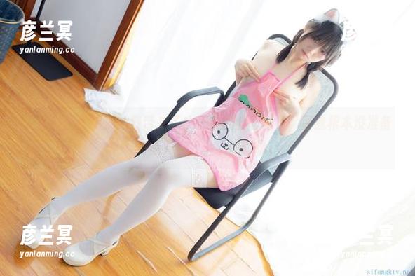 少女秩序-小满 少女秩序 - 小满给我带来了牛仔裤的全套图片,可我根本没准备好面对自己小小的波动。
