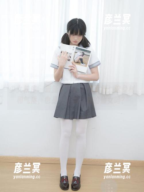 少女秩序 - 最新小葵连衣裙更新：这身材和气质，也是天上掉下来的仙女吗？