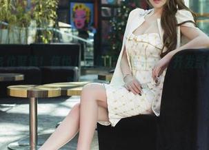 尤果网 – 各位聚焦！信悦儿天使写真集更新，开发新视角，自拍时请注意旋转！